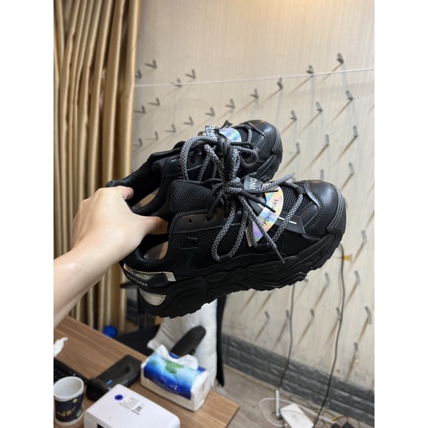 Giày thể thao nâng đế phối viền cực chất hàng đẹp QCCC sẵn 2 màu đen kem cá tính