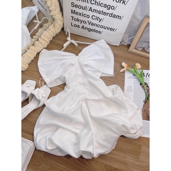 ĐẦM TRẮNG RỚT VAI XOÈ BỒNG BỀNH