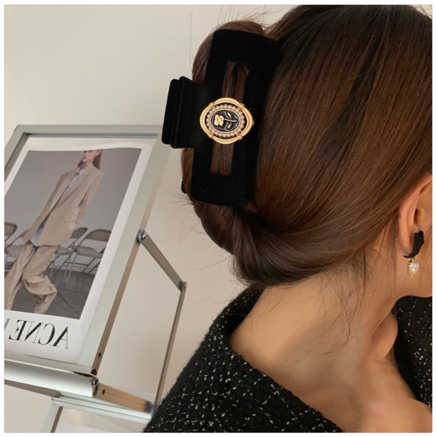 Kẹp Tóc Hình Hoa Đính Ngọc Trai Màu Đen Phong Cách Hàn Quốc Cổ Điển Thời Trang Cho Nữ