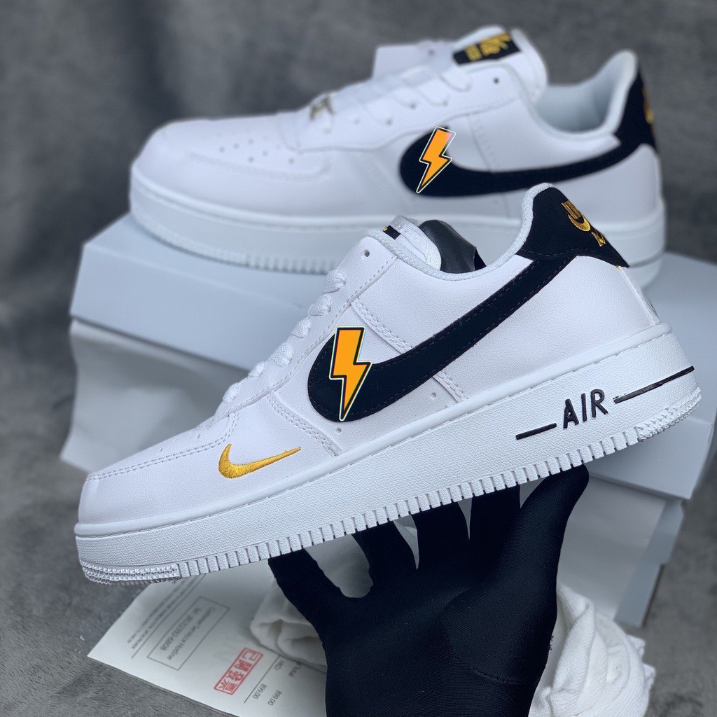 Giày_Thể Thao AF1 trắng vệt đen LOGO  đế nam nữ low 07 Essential White Black Gold