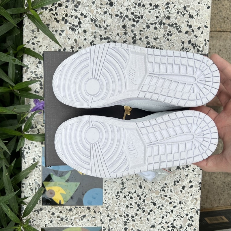 Giày thể thao_Nike Jordann 1low trắng full giày nam nữ cổ thấp phong cách đơn giản dễ phối đồ
