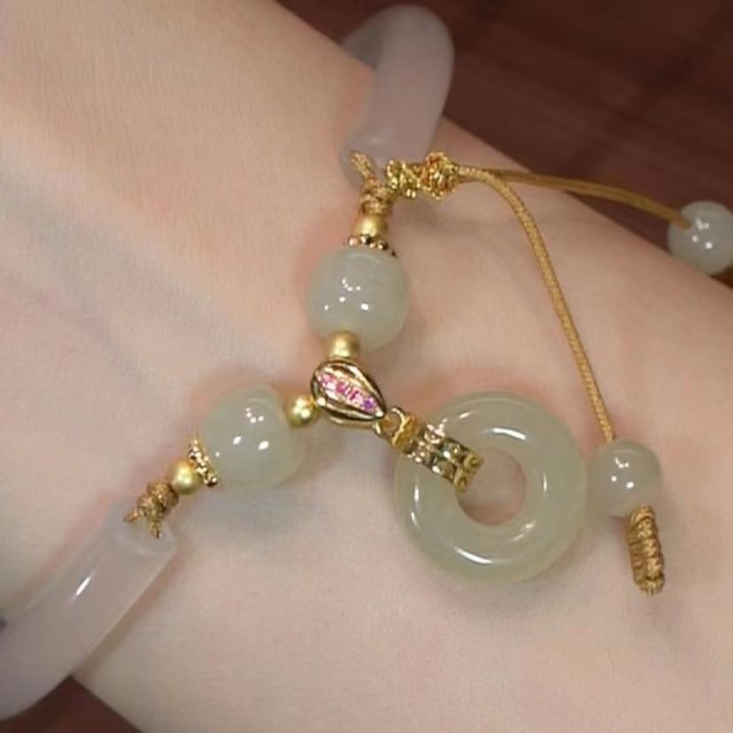 Vòng Đeo Tay Ngọc Bích Phối Tua Rua Thời Trang