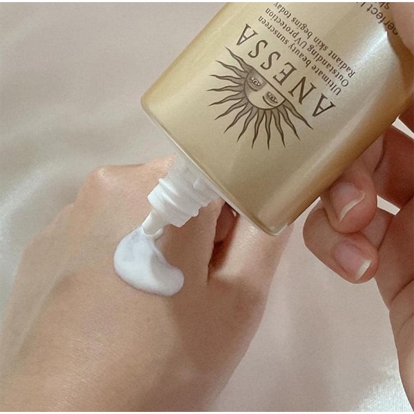 Sữa chống nắng dưỡng da Anessa Perfect UV Sunscreen Skincare Milk