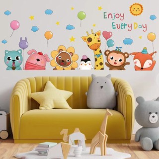 Miếng dán tường họa tiết hình con thú theo phong cách hoạt hình dùng trang phòng cho trẻ nhỏ
