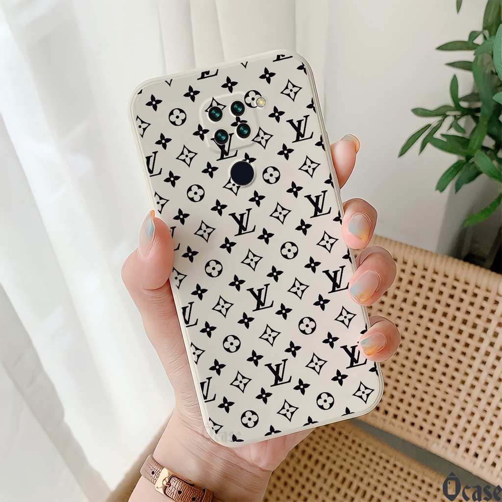 Ốp lưng Xiaomi Redmi Note 9 in hình vũ trụ cạnh vuông và có bảo vệ camera