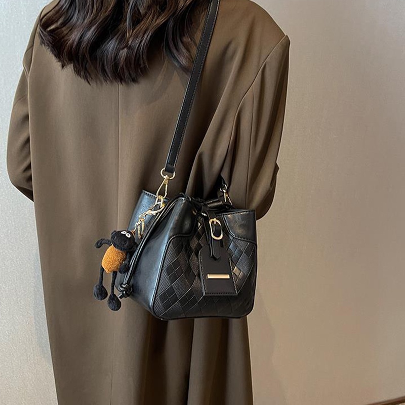 Ielgy Túi Đeo Chéo Nhỏ Phong Cách retro Chất Lượng Cao Kèm Mặt Dây Chuyền Dành Cho Nữ