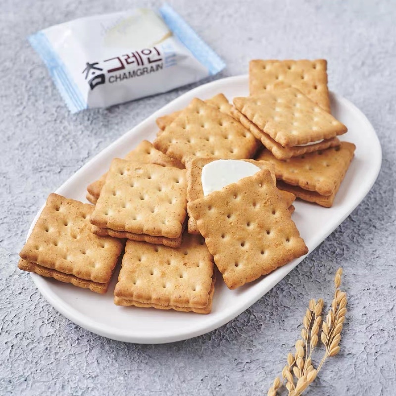 Bánh quy lúa mạch kẹp phô mai Crown 256g