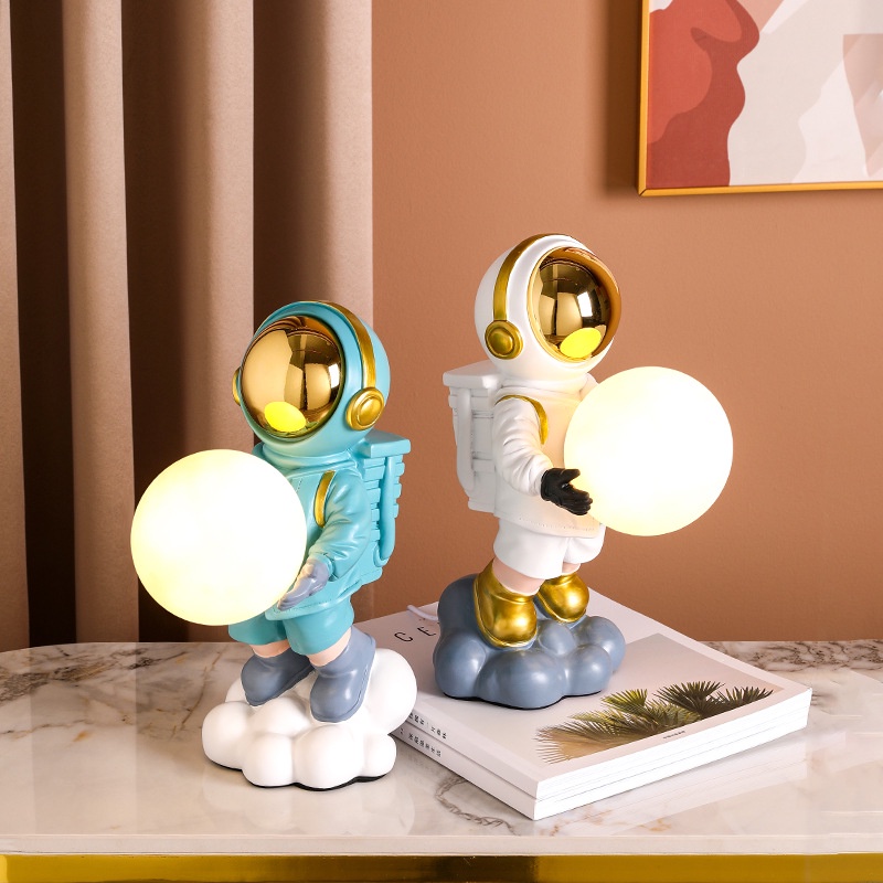 Tượng phi hành gia vũ trụ ôm đèn phong cách Bắc Âu decor trang trí phòng khách, quà tặng khai trương 13*19*29