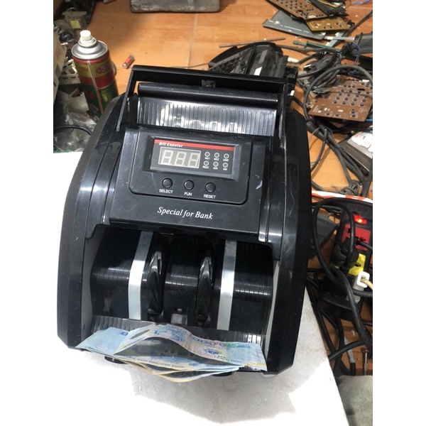 Máy đếm ti ền Silicon MC-B528