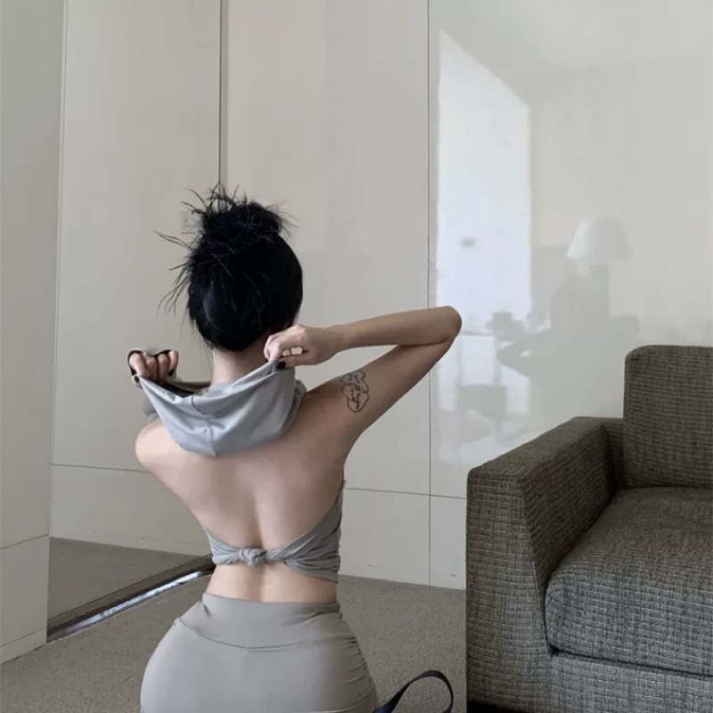 Set ôm body hở lưng có nón sexy như các tỷ tỷ bên Trung