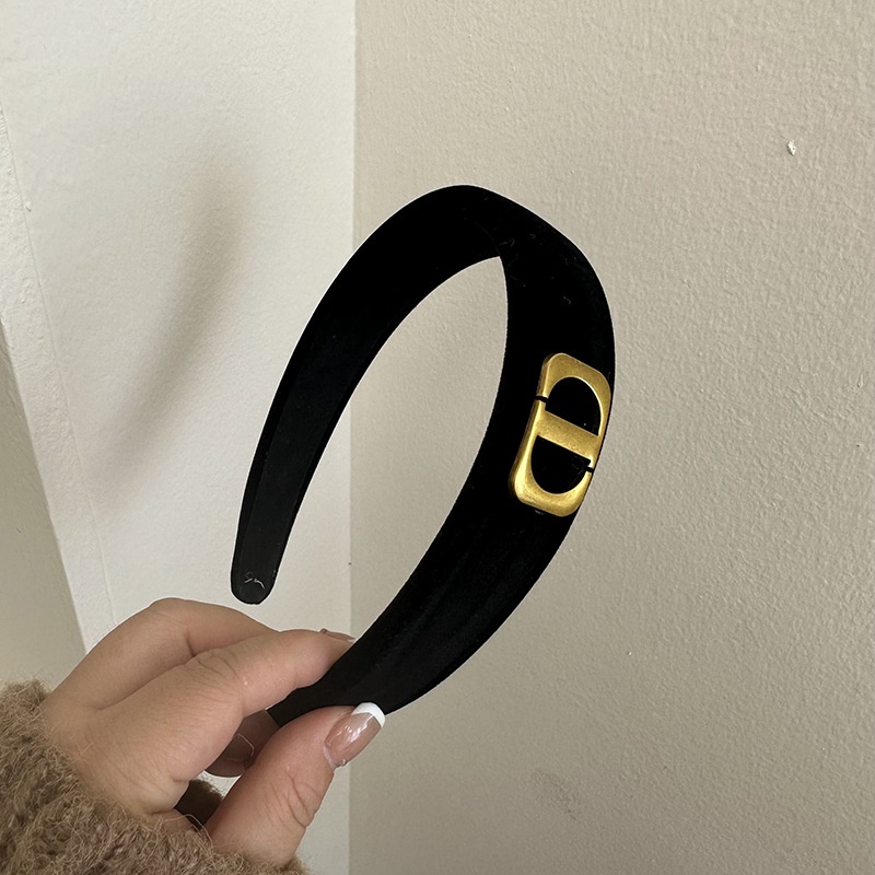 Cài Tóc Nhung Đen Đính Hoa Trà Nhỏ Xinh Xắn Thời Trang