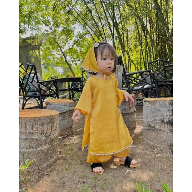 Áo dài em bé tiểu diên hỵ - vàng kèm khăn lụa