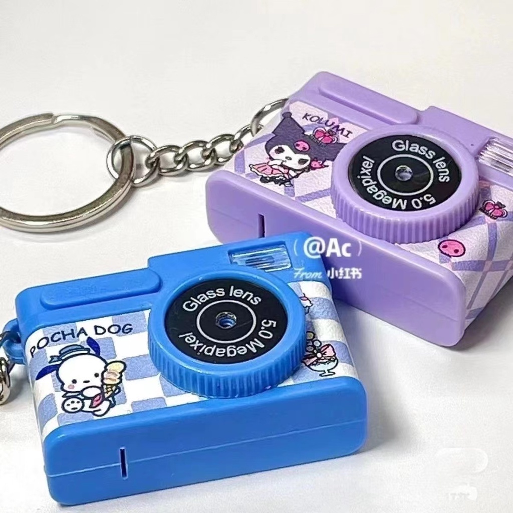 Móc Khóa Hình Máy Ảnh Steve Sanrio Có Đèn LED