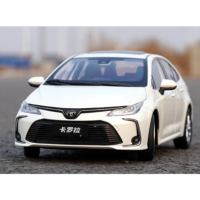 Mô hình xe Toyota Corolla Altis  2022 tỉ lệ 1:18