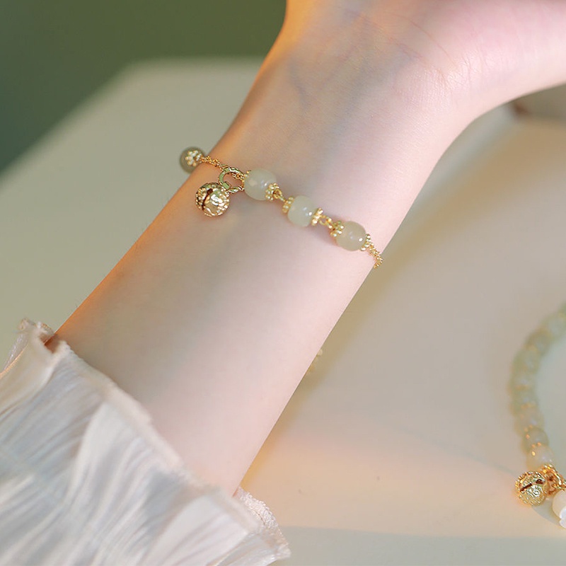 Vòng Tay Chuỗi Hạt Ngọc Bích Nhân Tạo Có Chuông