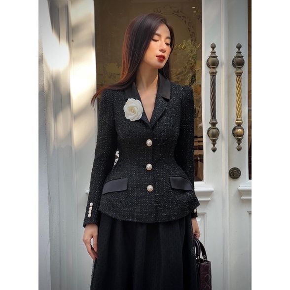 Set đầm thiết kế cao cấp gồm áo vest dạ đen kèm chân váy voan xoè