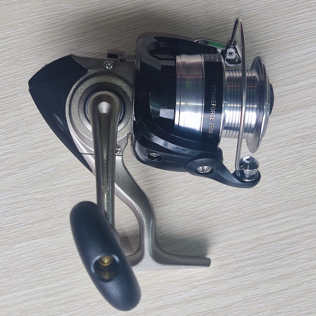 Máy câu đứng DAIWA STRIKEFORCE 2500-B