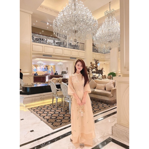 Áo dài cách tân cúc chi họa tiết thêu hoa nổi tay xuông nhẹ nhàng