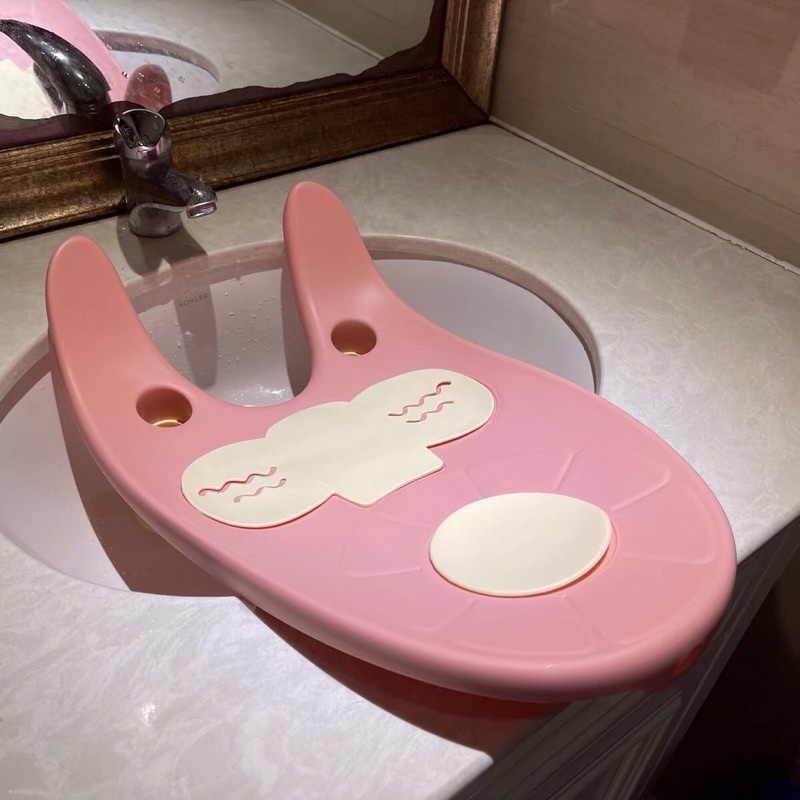 Ghế vệ sinh cho bé từ 0-12 tháng lau rửa cho bé dễ dàng, tiện lợi