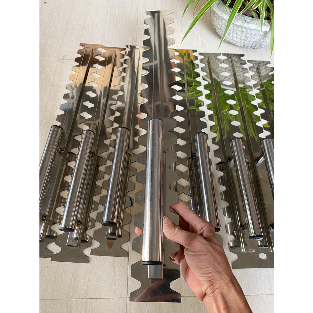 BÀN GẠT KEO (hồ dầu) RĂNG CƯA LÀM BẰNG INOX SIÊU BỀN, RỘNG 7CM, DÀI 60CM CHUYÊN DÙNG LÁT GẠCH NỀN