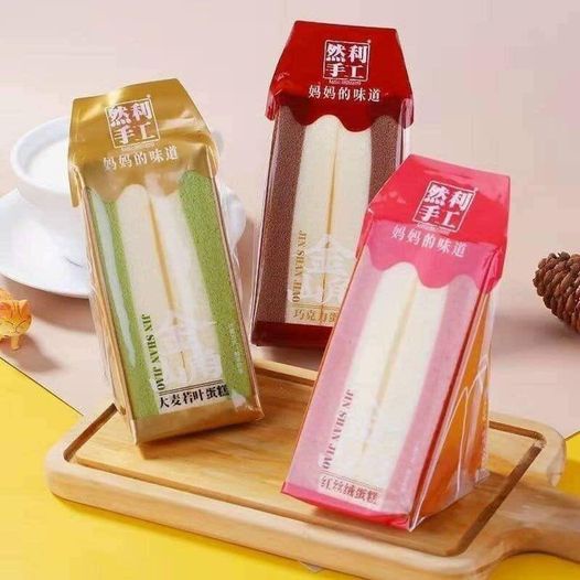 Bánh gato Tam Giác 3 màu nhiều lớp Date mới thùng 2Kg