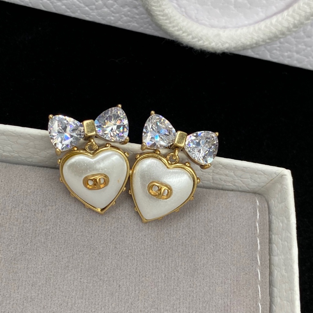 Hoa Tai Pha Lê Chữ D love Thương Hiệu Thời Trang Thanh Lịch Lãng Mạn Hợp Thời Trang