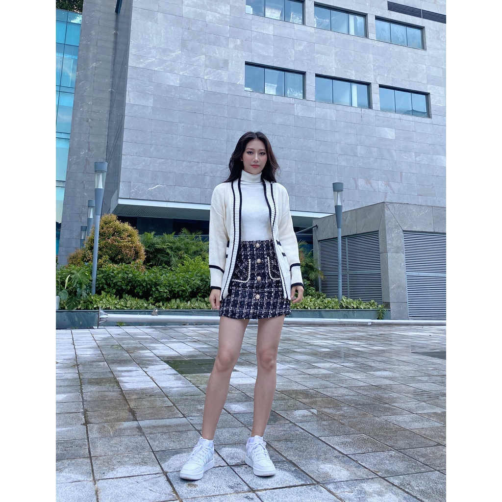 Set đồ cho bạn nữ cá tính: chân váy dạ kết hợp áo croptop và áo khoác cadigan len