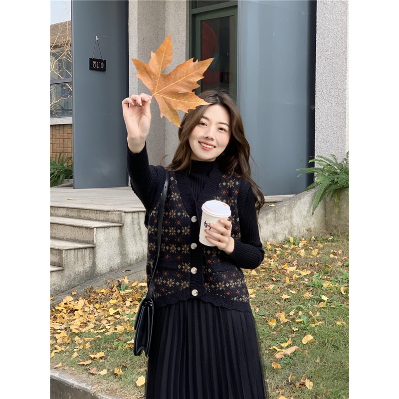 Set váy len dày tay phối voan xòe dài điệu đà+ Áo len gile họa tiết nhẹ nhàng vintage