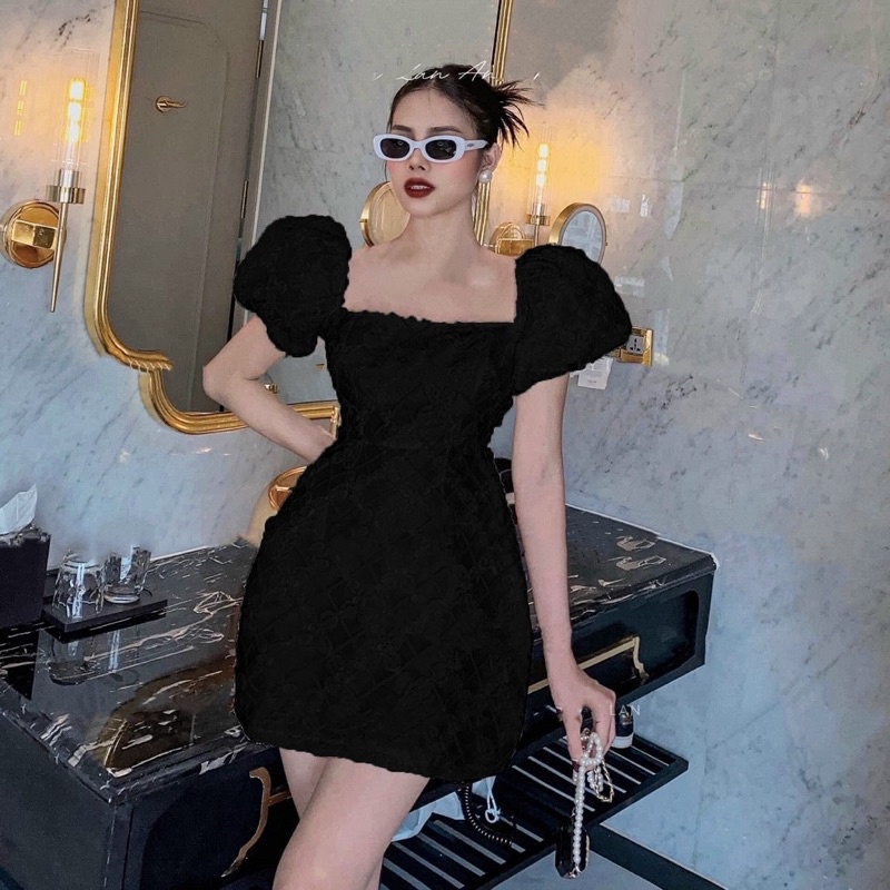 ĐẦM REN HOA NỔI CỔ VUÔNG TAY BỒNG HAI MÀU