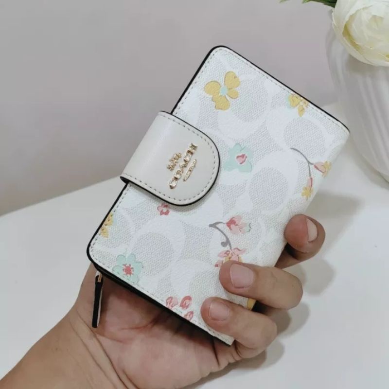 VÍ C🅾️ACH 💥 Medium Corner Zip Wallet siêu đẹp