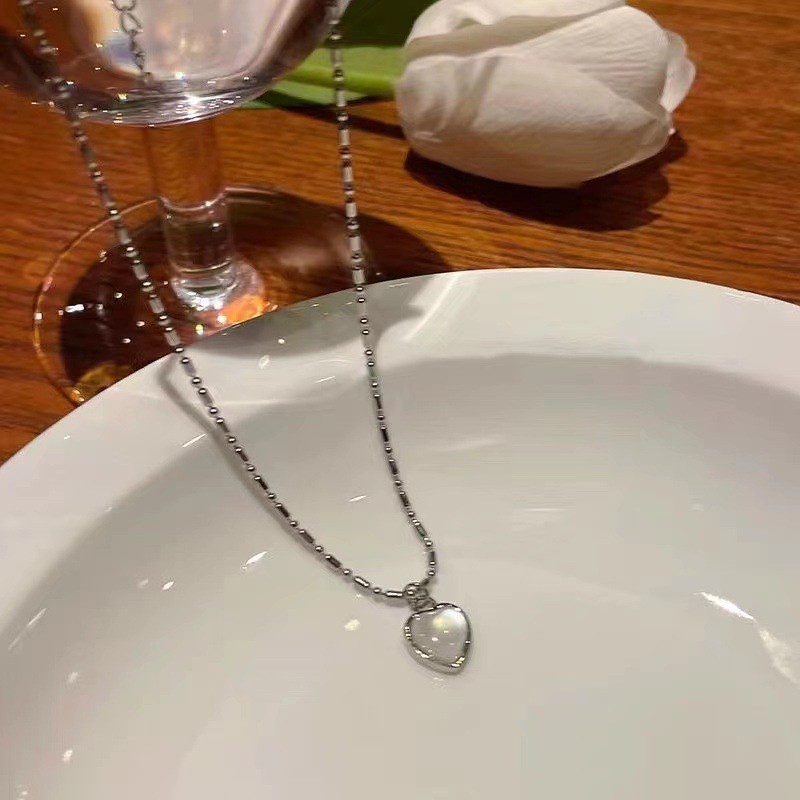 Vòng cổ AY mạ bạc mặt trái tim đính đá pha lê nhã nhặn