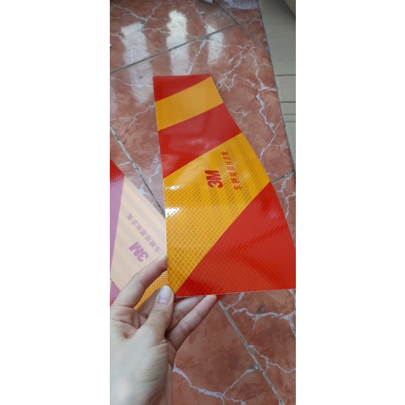 Miếng phản quang dán sau xe tải siêu bền, chống nước siêu tốt