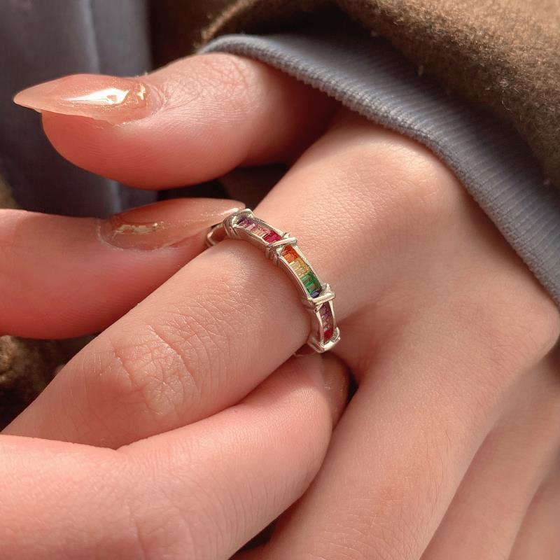 Nhẫn Nữ Đính Đá Zircon Màu Cầu Vồng Sang Trọng