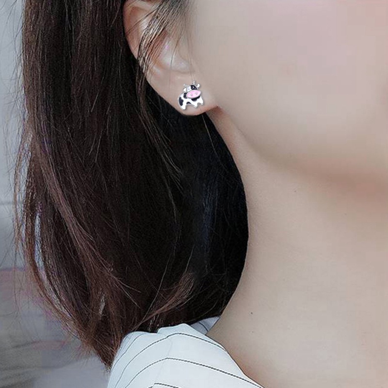 Khuyên Tai Hình Bò Sữa Dễ Thương Nhiều Màu Sắc Làm Quà Tặng Sinh Nhật Cho Bạn Gái