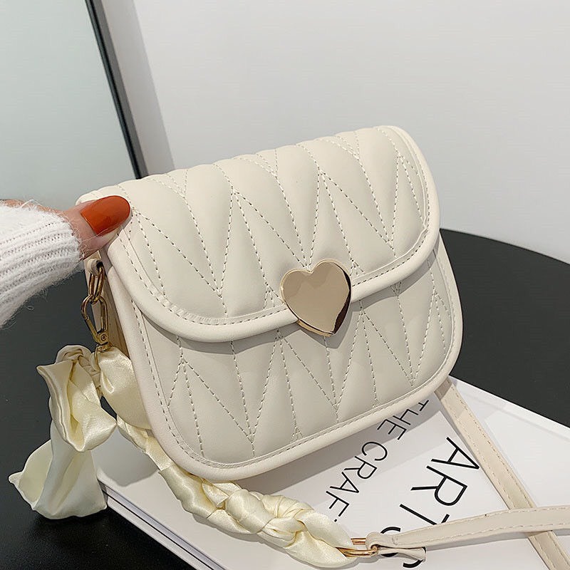 Túi Xách Nữ Đeo Chéo Dáng Vuông Kết Hợp Khóa Hình Tym Xinh Xắn Mà Sang Trọng Dành Cho Chị Em Tn8419