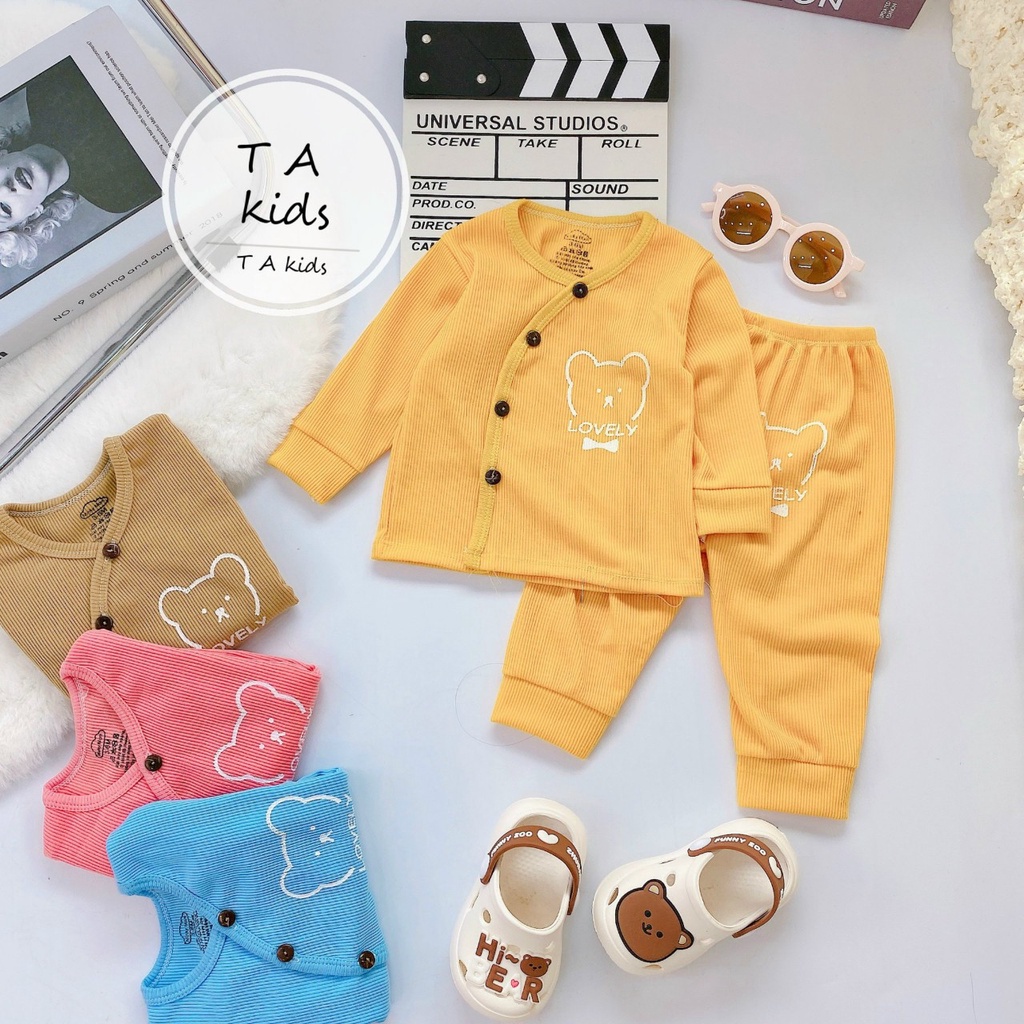 Bộ quần áo vạt chéo hình gấu chất len tăm thu đông cho bé 3-10kg