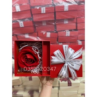 Hộp quà đựng son hoa hồng