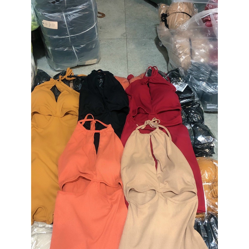 Đầm yếm khoét 3 bên ôm body dáng ngắn trơn cực sexy , chất thun gân mềm mịn