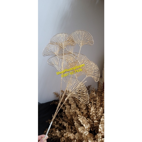 Cành rẻ quạt màu đồng
