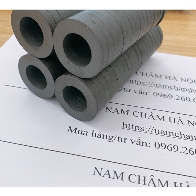 Nam châm đen làm loa đài, kích thước 32x5 lỗ 18mm