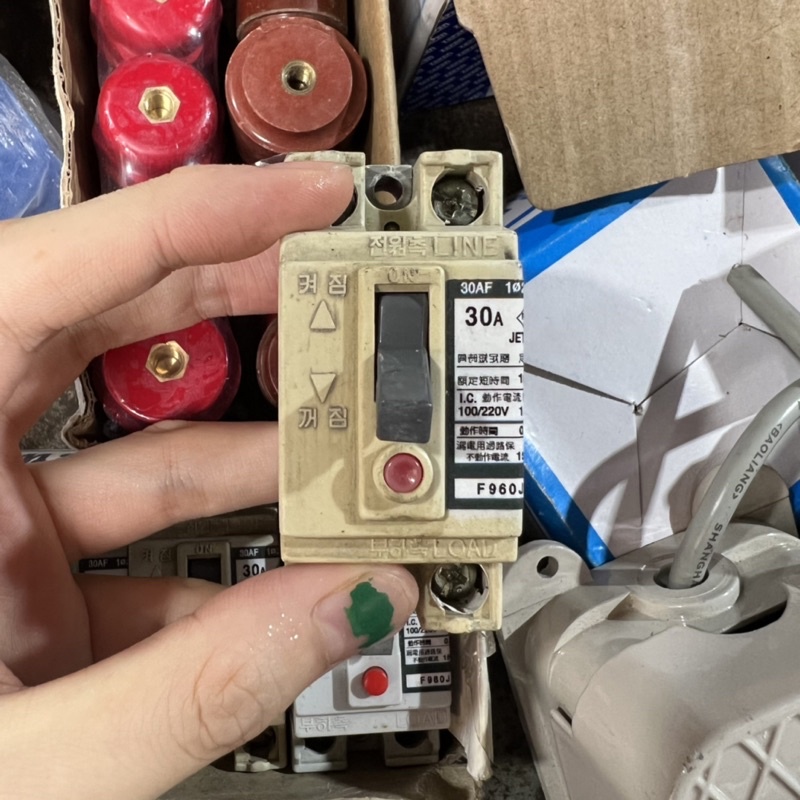 Át tô mát 2 pha chống giật 30A AC220V - Hàng bãi - Màu ngẫu nhiên - 1 Chiếc