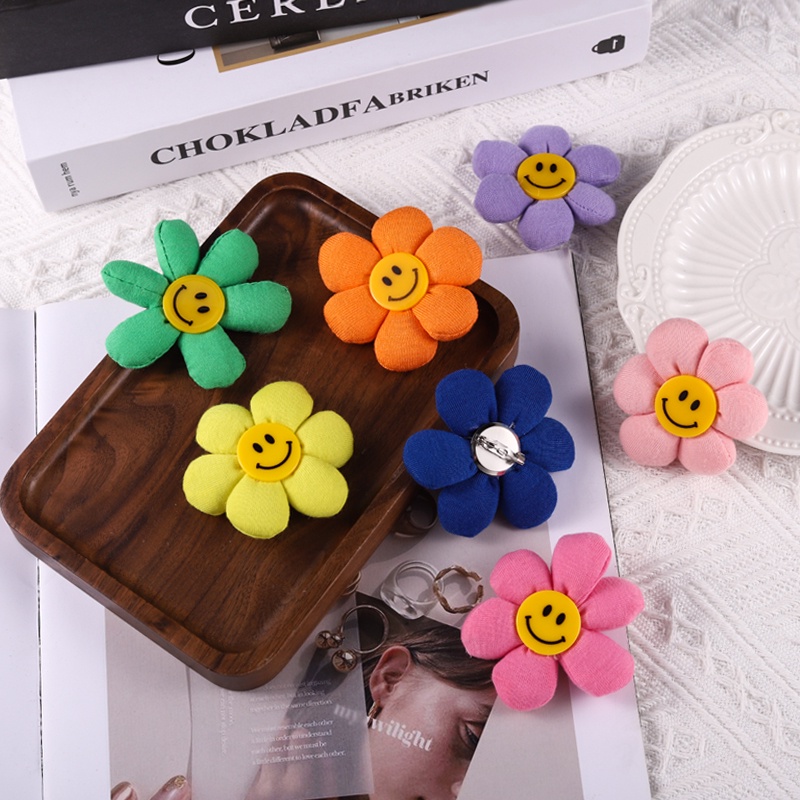 Ghim Cài Áo Hình Hoa Hướng Dương Mặt Cười Nhiều Màu Sắc Dễ Thương Cho Bạn Bè