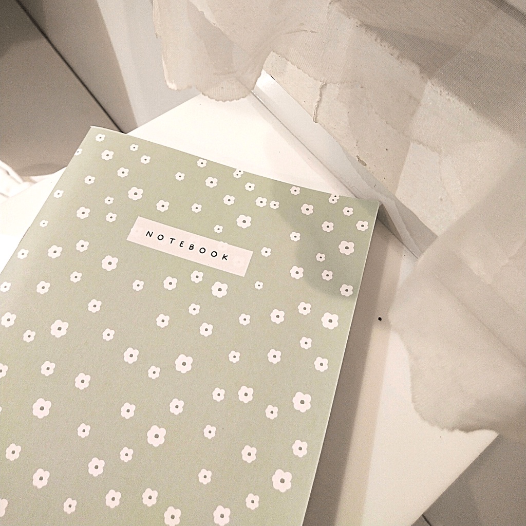 Tập vở học sinh, sinh viên B5 bìa hoa nhí xanh lá 80gsm ruột kẻ ngang-ô vuông