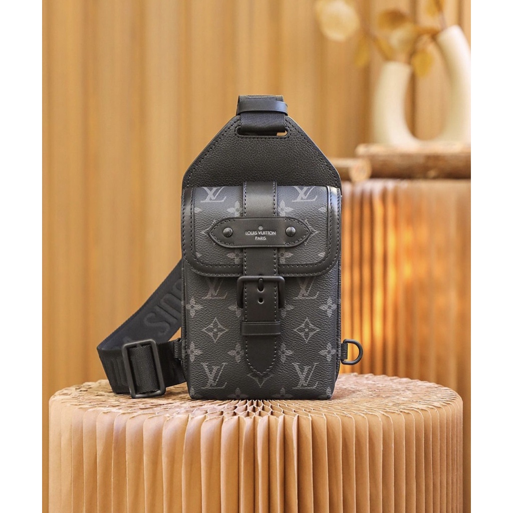 Túi Đeo Vai Nam L V Saumur Sling Cao Cấp Hàng Có Sẵn