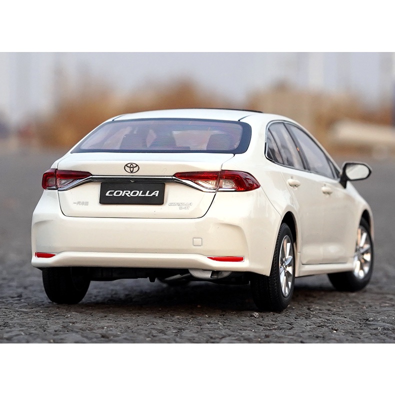 Mô hình xe Toyota Corolla Altis  2022 tỉ lệ 1:18
