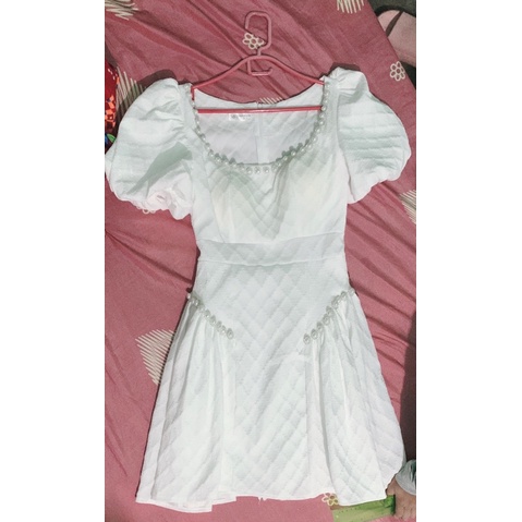 Pass váy trắng 129k