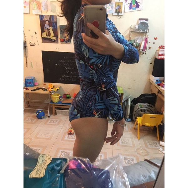 Hình thật- Bikini một mảnh tay dài hoạ tiết lá xanh đậm