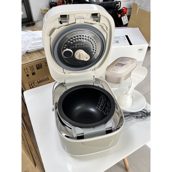 Nồi cơm điện cao tần Toshiba RC-DX10H  Xoong chuông kim cương