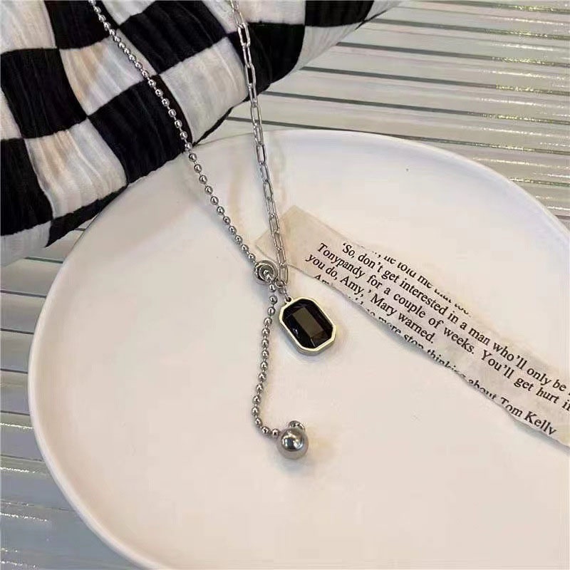 Dây Chuyền Mặt Vuông Màu Đen Thiết Kế Đơn Giản Độc Đáo