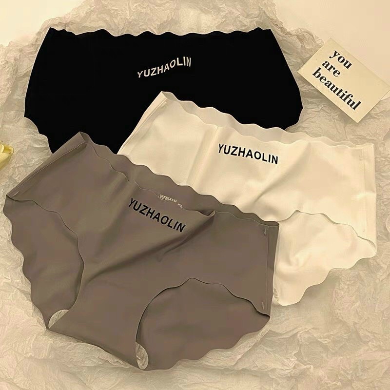 Quần Lót Cánh Sen Sarah Lingerie có màu XÁM ĐEN TRẮNg